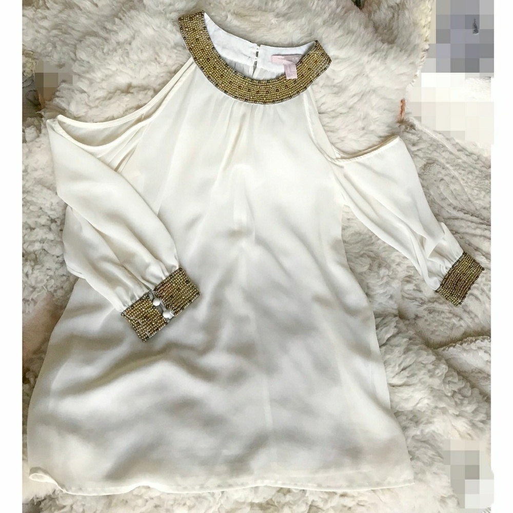 Shoulderless pearl blouse